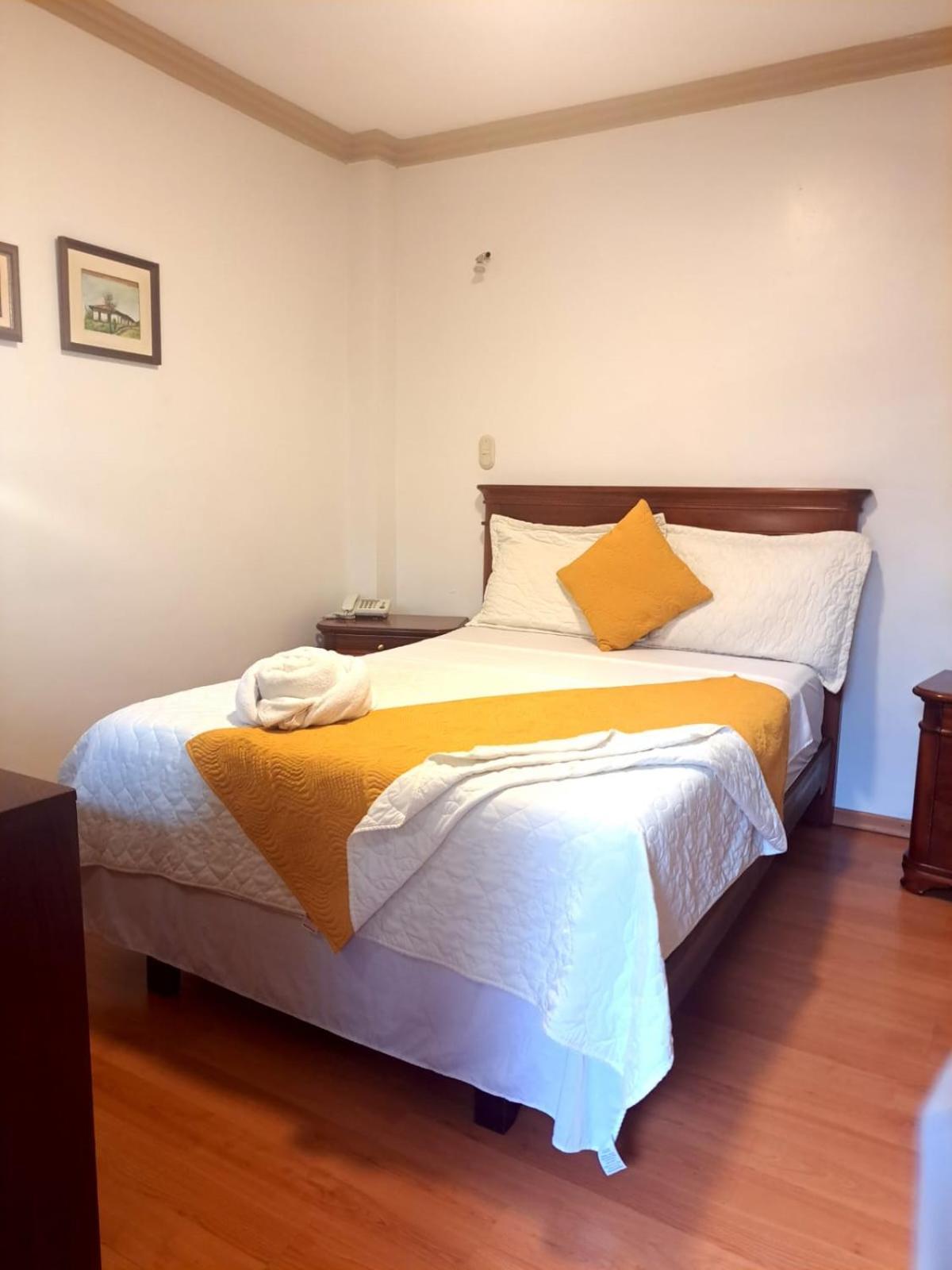 Hotel Coronel 昆卡 外观 照片
