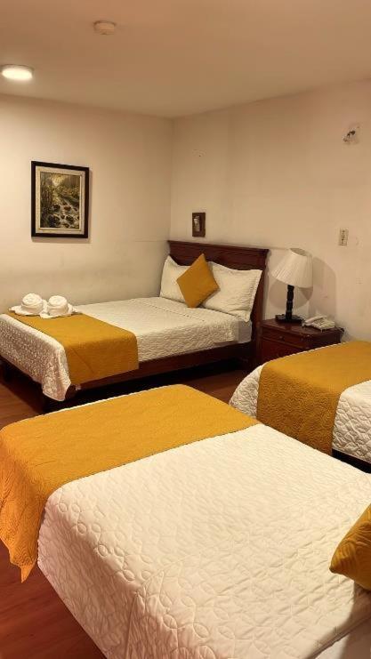Hotel Coronel 昆卡 外观 照片