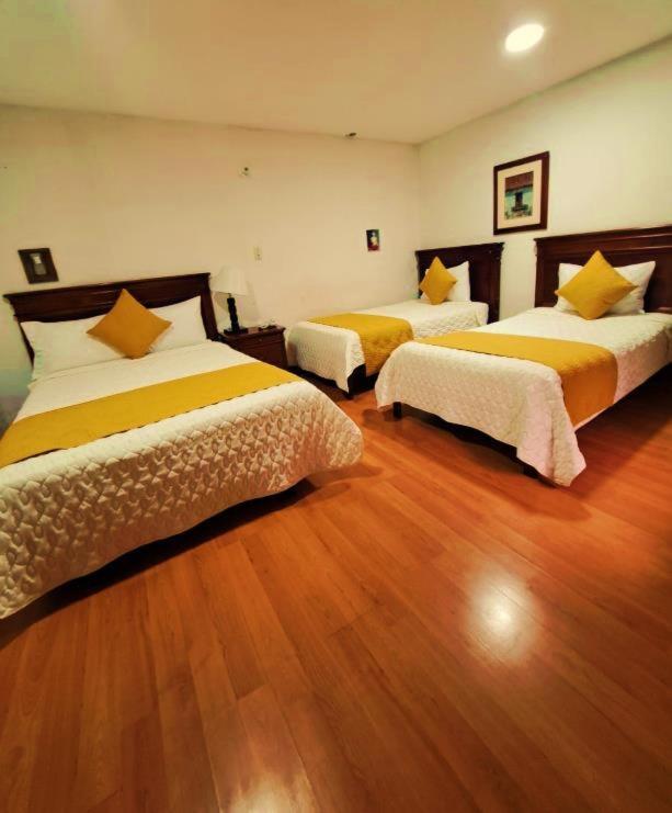 Hotel Coronel 昆卡 外观 照片
