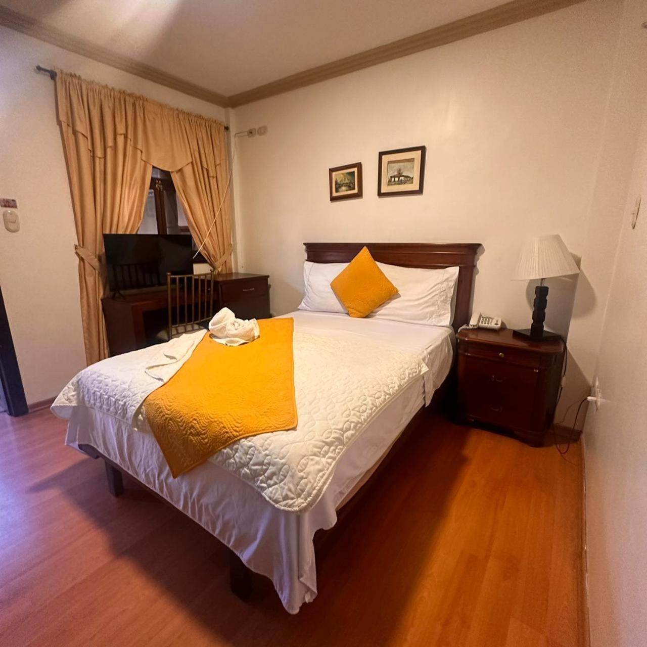 Hotel Coronel 昆卡 外观 照片